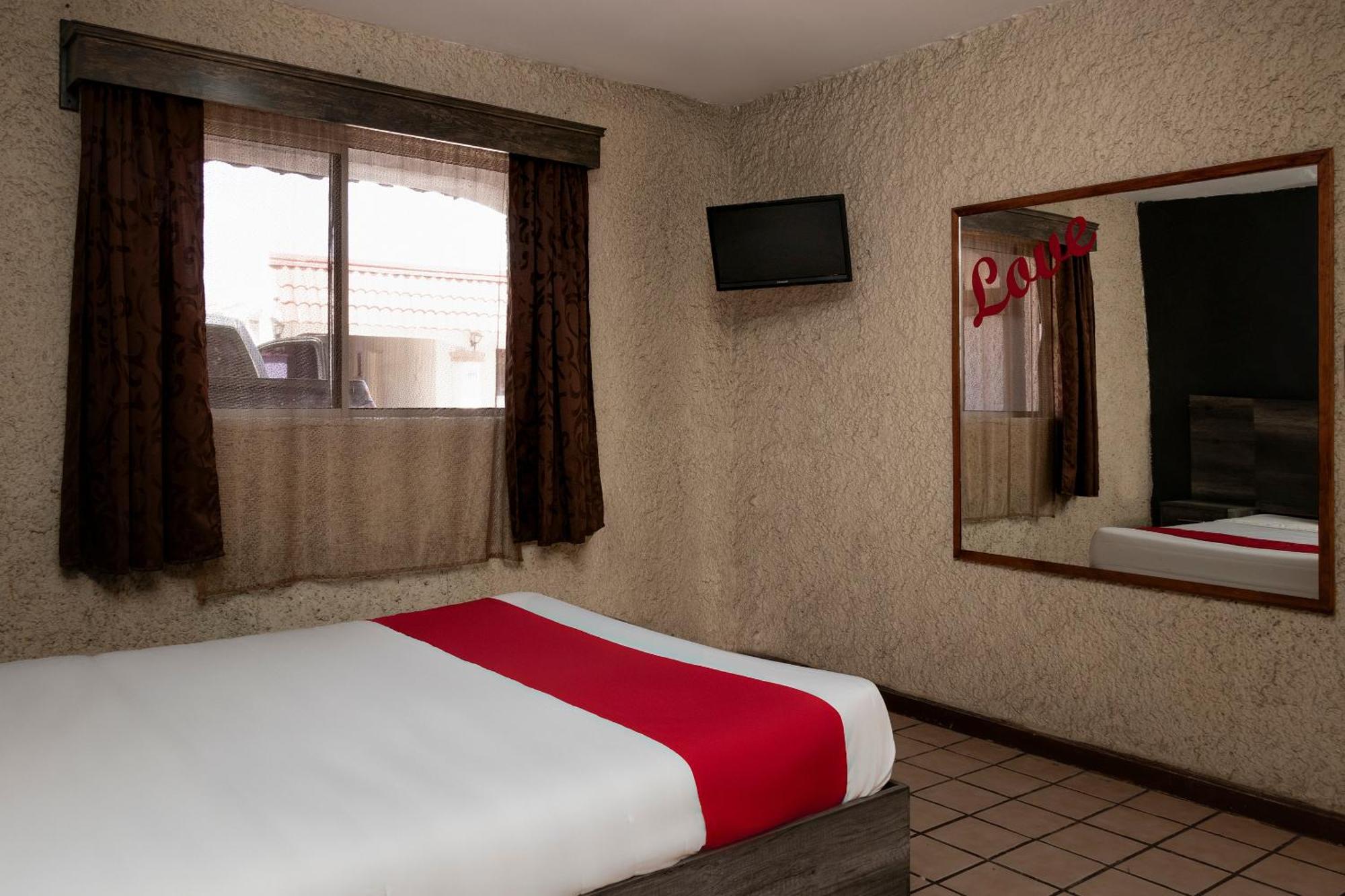 Oyo Hotel Real Del Sur, Estadio Чіуауа Екстер'єр фото
