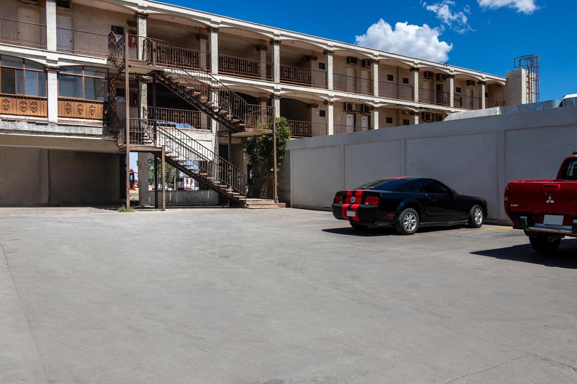 Oyo Hotel Real Del Sur, Estadio Чіуауа Екстер'єр фото